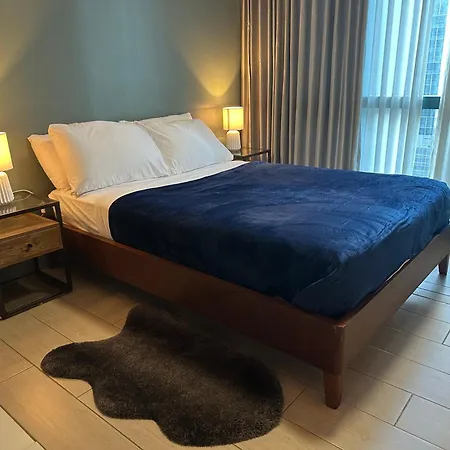 Deluxe Suite In One Uptown, Bgc With Mall Fountain View